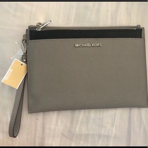 NWT Michael Kors “jet set travel” Pop out clutch